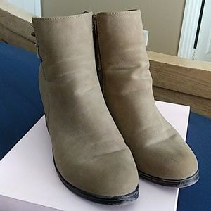 Good condition tan bootie w/ trendy laced back.